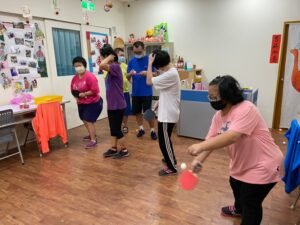 打乒乓球 活動筋骨